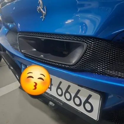 포커번호판 작업 사진 — 6666 번호판을 장착한 차량