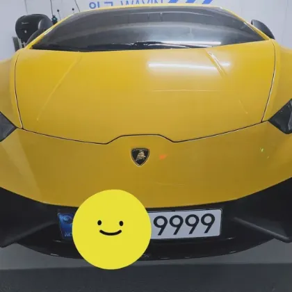포커번호판 작업 사진 — 9999 번호판을 장착한 차량