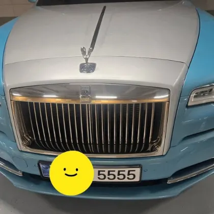 포커번호판 작업 사진 — 5555 번호판을 장착한 차량
